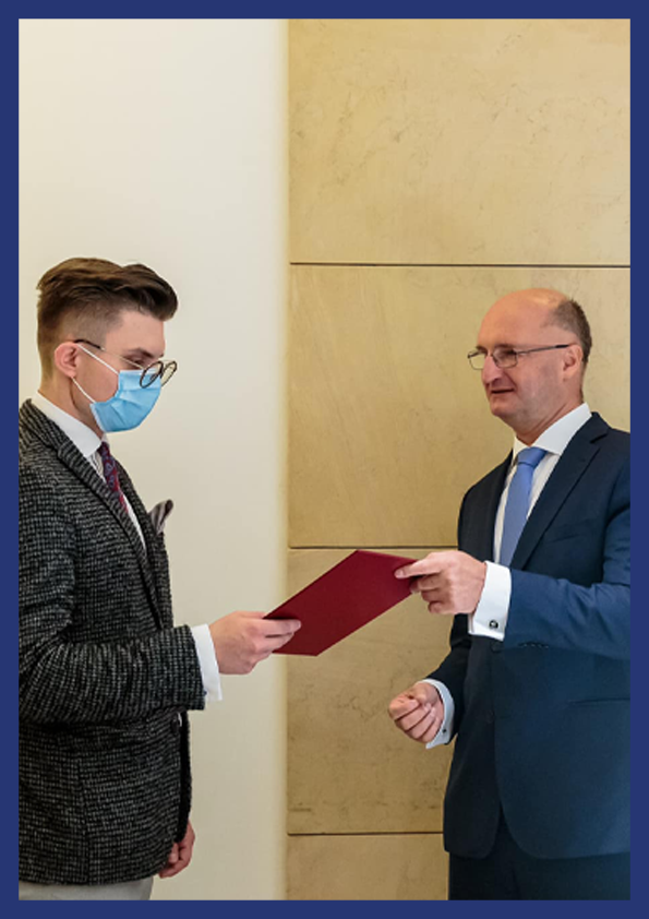 Dowiedz się jaki wpływ na&nbsp;rzeczywistość mają młodzi.